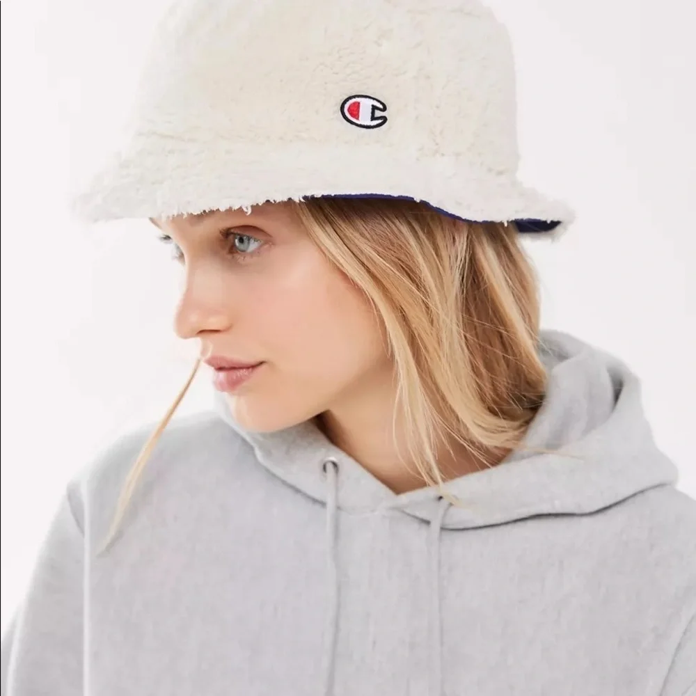 Champion UO Exclusive Reversible Bucket Hat